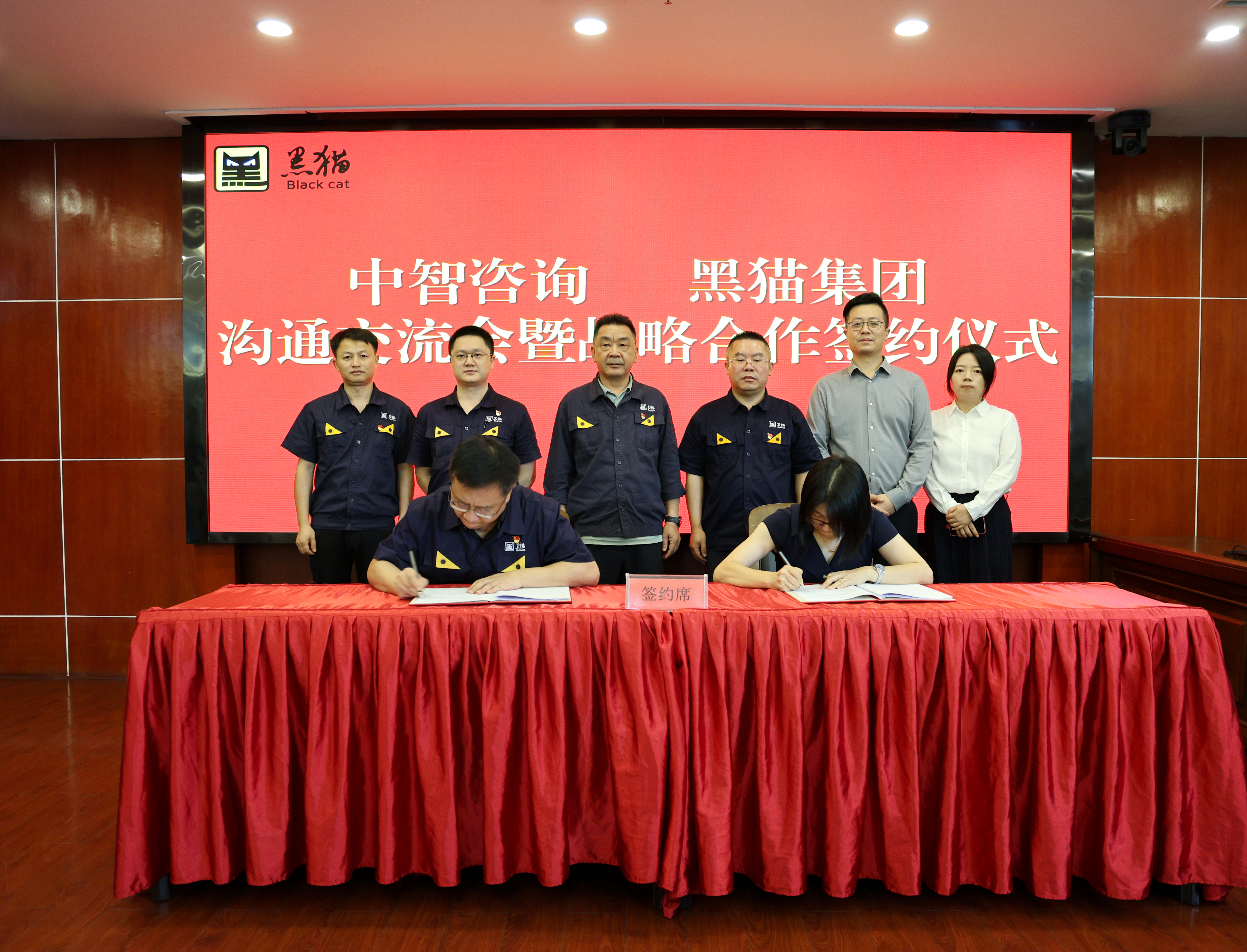 圖6 雙方簽署戰略合作協議.jpg